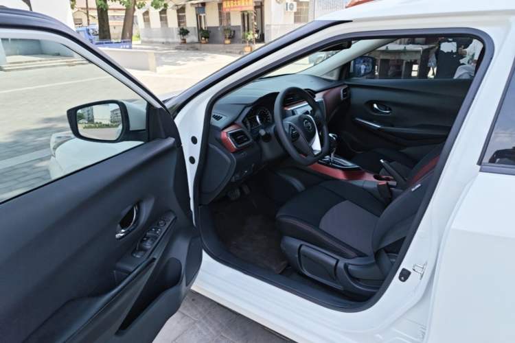 Used Nissan Lannia 2016 1.6L CVT Cool Edition Driver Seat