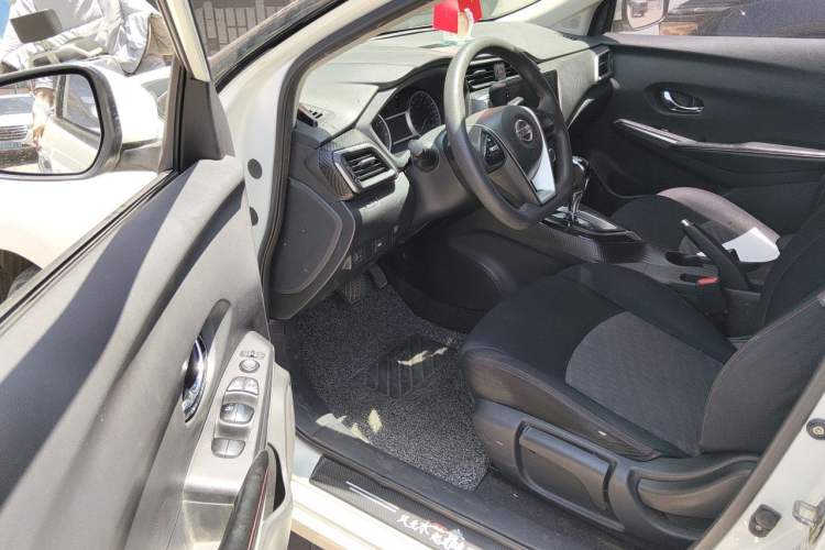 Used Nissan Lannia 2016 1.6L CVT Cool Edition Driver Seat