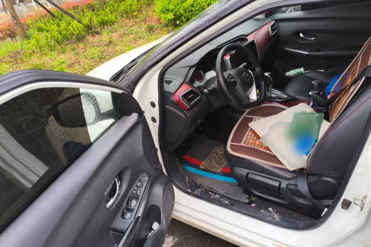 Used Nissan Lannia 2016 1.6L CVT Cool Edition Driver Seat