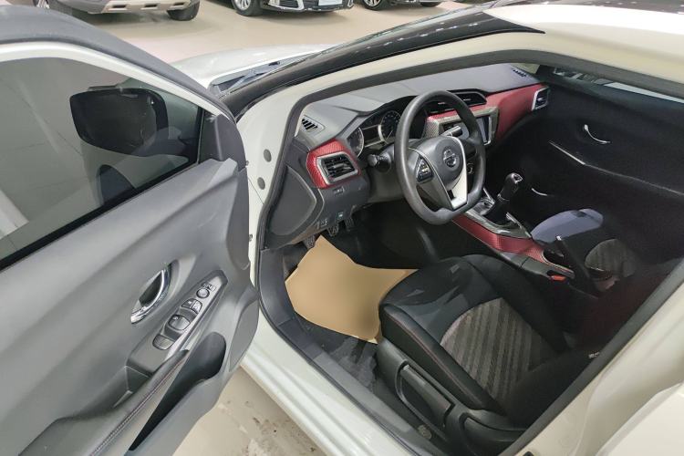 Used Nissan Lannia 2016 1.6L Manual Cool Edition Driver Seat