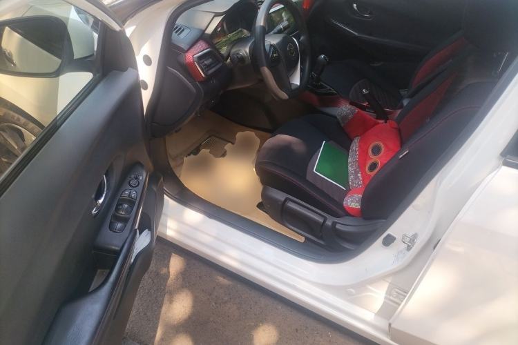 Used Nissan Lannia 2016 1.6L Manual Cool Edition Driver Seat