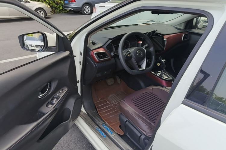 Used Nissan Lannia 2016 1.6L CVT Cool Edition Driver Seat