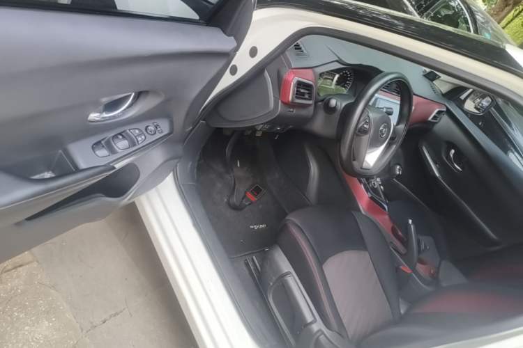 Used Nissan Lannia 2016 1.6L Manual Cool Edition Driver Seat
