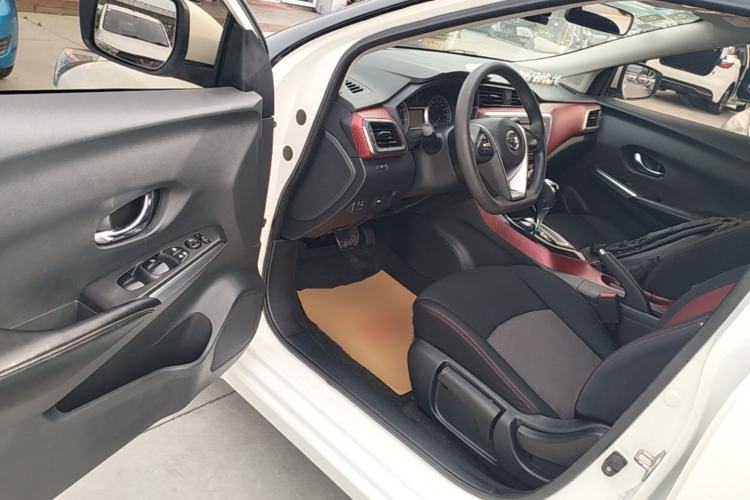 Used Nissan Lannia 2016 1.6L CVT Cool Edition Driver Seat