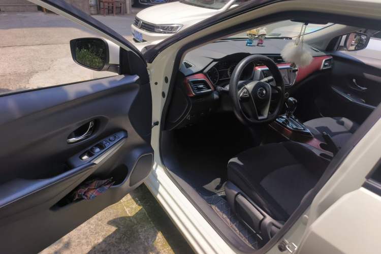 Used Nissan Lannia 2016 1.6L CVT Cool Edition Driver Seat