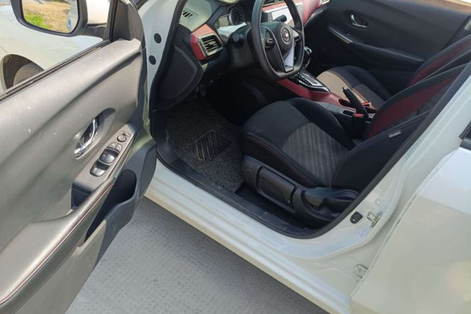 Used Nissan Lannia 2016 1.6L CVT Cool Edition Driver Seat
