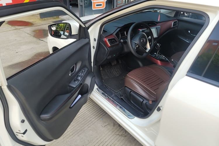 Used Nissan Lannia 2016 1.6L CVT Cool Edition Driver Seat