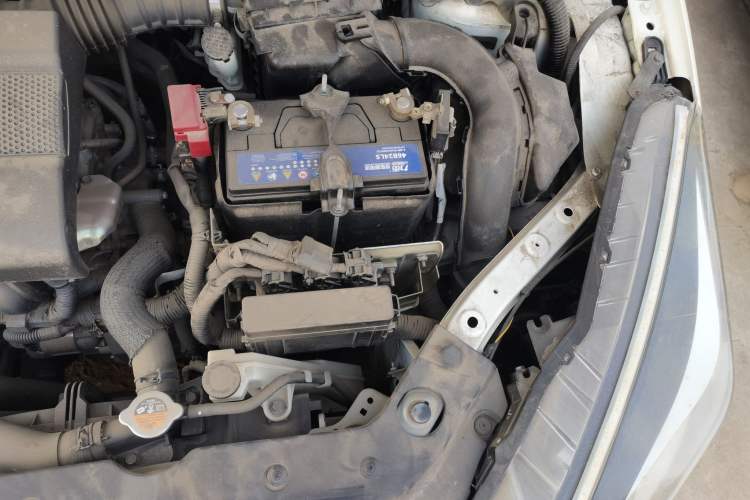 Used Nissan Lannia 2016 1.6L CVT Smart Cool Edition Engine Bay Left