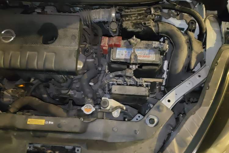 Used Nissan Lannia 2016 1.6L CVT Cool Edition Engine Bay Left