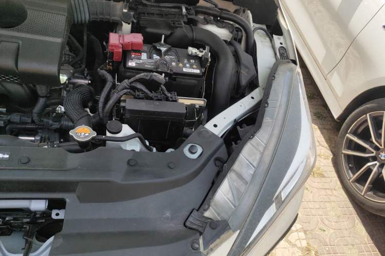 Used Nissan Lannia 2016 1.6L CVT Smart Cool Edition Engine Bay Left