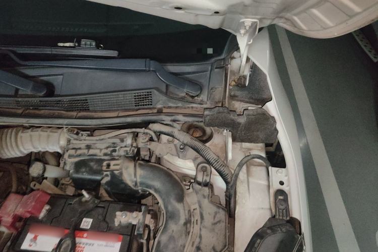 Used Nissan Lannia 2016 1.6L CVT Cool Edition Engine Bay Left