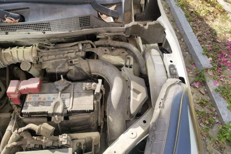 Used Nissan Lannia 2016 1.6L CVT Smart Cool Edition Engine Bay Left