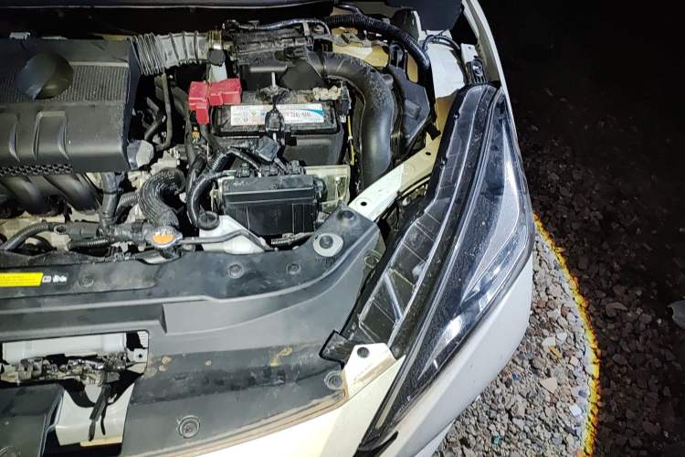 Used Nissan Lannia 2016 1.6L CVT Smart Cool Edition Engine Bay Left
