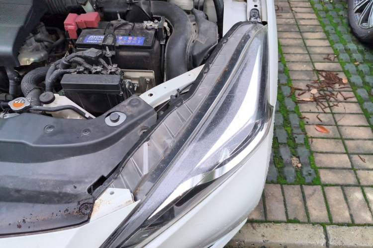 Used Nissan Lannia 2016 1.6L CVT Cool Edition Engine Bay Left