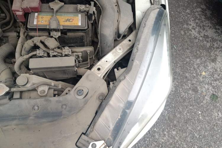 Used Nissan Lannia 2016 1.6L CVT Smart Cool Edition Engine Bay Left