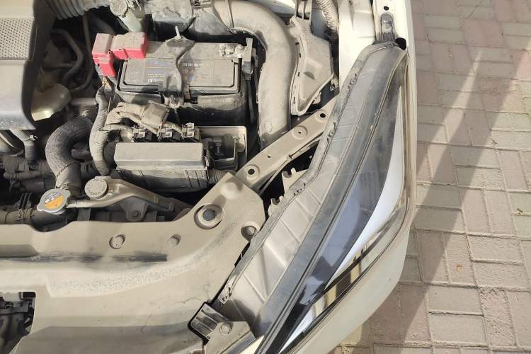 Used Nissan Lannia 2016 1.6L CVT Smart Cool Edition Engine Bay Left