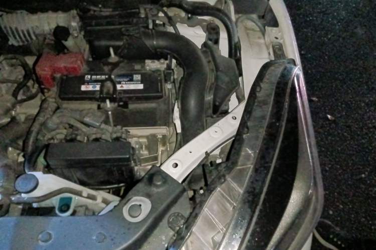 Used Nissan Lannia 2016 1.6L Manual Cool Edition Engine Bay Left