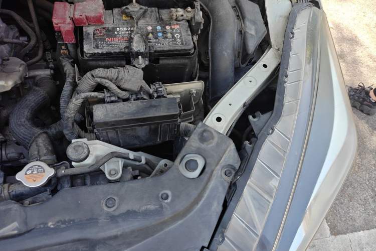 Used Nissan Lannia 2016 1.6L CVT Cool Edition Engine Bay Left