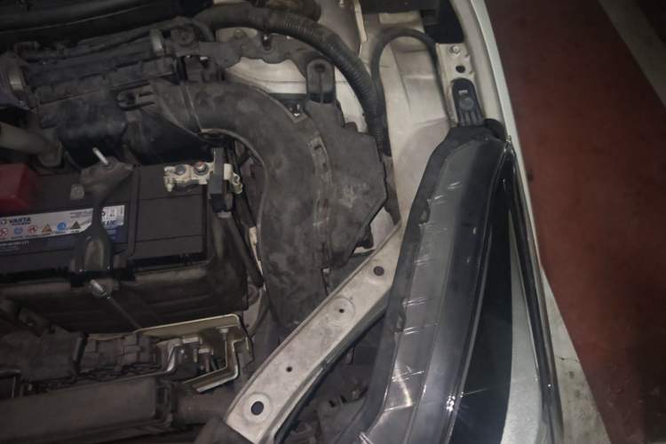 Used Nissan Lannia 2016 1.6L CVT Smart Cool Edition Engine Bay Left