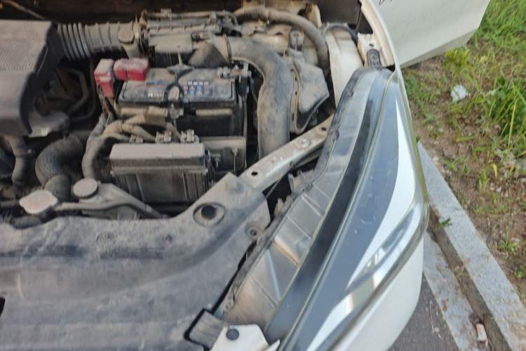 Used Nissan Lannia 2016 1.6L CVT Smart Cool Edition Engine Bay Left