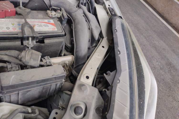 Used Nissan Lannia 2016 1.6L CVT Smart Cool Edition Engine Bay Left