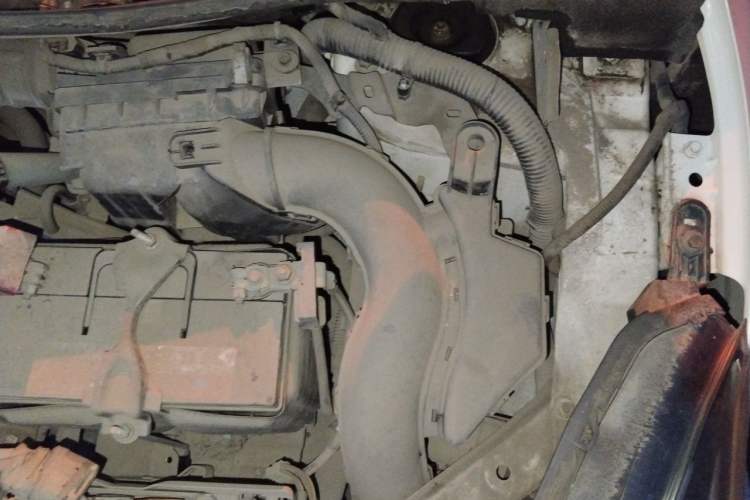 Used Nissan Lannia 2016 1.6L Manual Fashion Edition Engine Bay Left