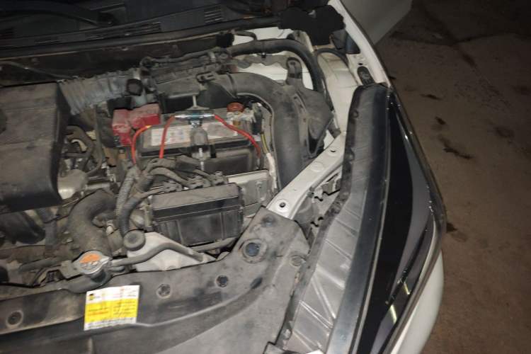 Used Nissan Lannia 2016 1.6L CVT Cool Edition Engine Bay Left