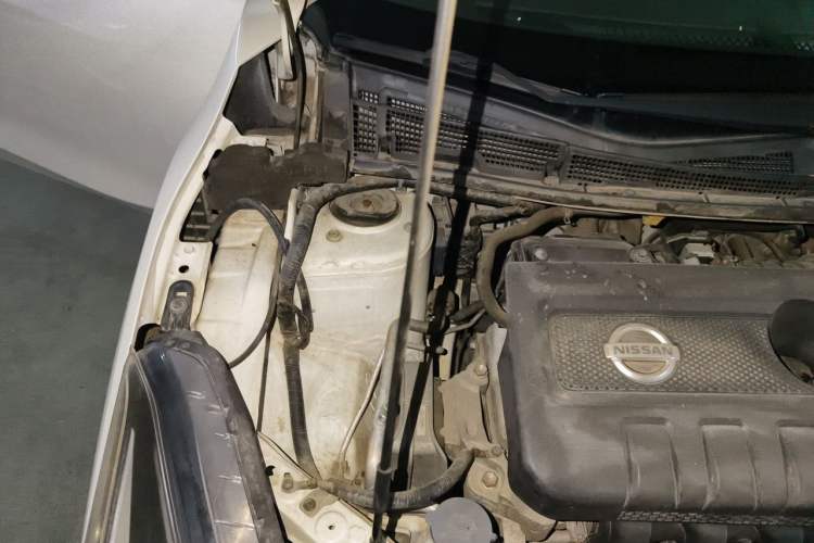 Used Nissan Lannia 2016 1.6L CVT Cool Edition Engine Bay Right