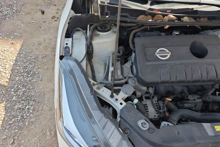 Used Nissan Lannia 2016 1.6L CVT Smart Cool Edition Engine Bay Right