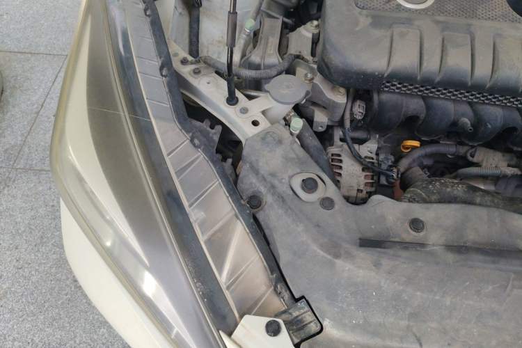 Used Nissan Lannia 2016 1.6L Manual Cool Edition Engine Bay Right