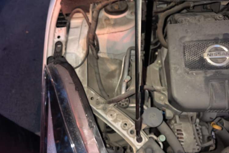 Used Nissan Lannia 2016 1.6L CVT Smart Cool Edition Engine Bay Right