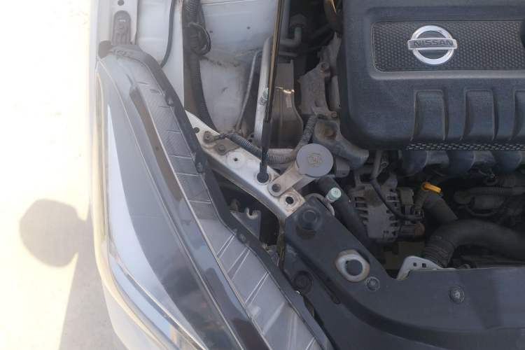 Used Nissan Lannia 2016 1.6L CVT Cool Edition Engine Bay Right
