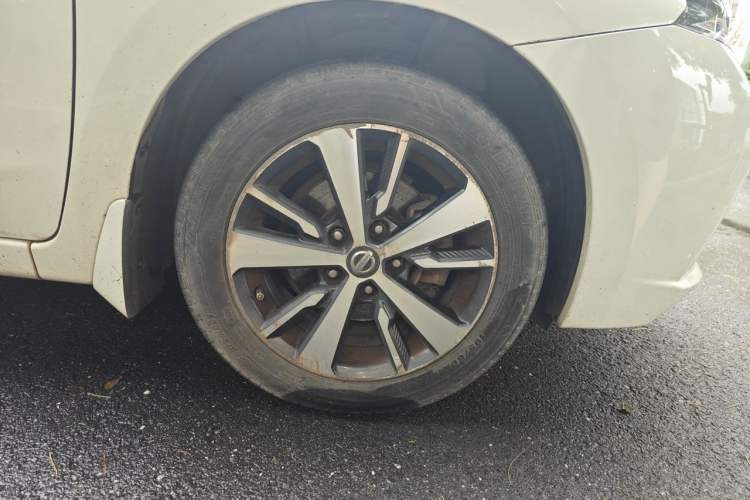 Used Nissan Lannia 2016 1.6L Manual Cool Edition Exterior 1