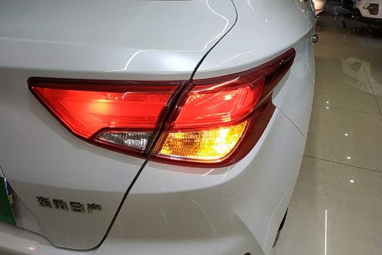 Used Nissan Lannia 2016 1.6L Manual Cool Edition Exterior 3