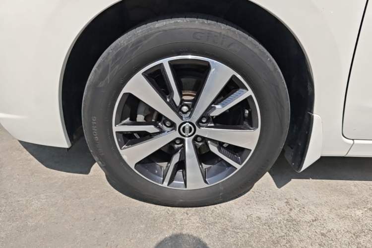 Used Nissan Lannia 2016 1.6L Manual Cool Edition Exterior 4