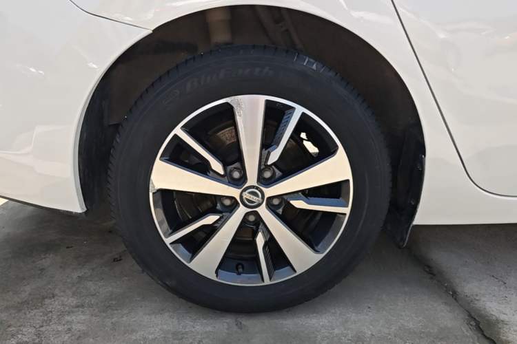 Used Nissan Lannia 2016 1.6L Manual Cool Edition Exterior 5