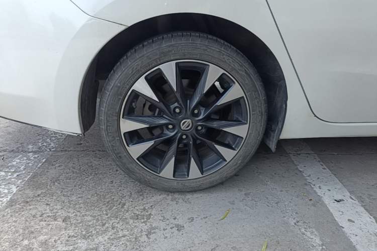 Used Nissan Lannia 2016 1.6L CVT Smart Cool Edition Exterior 5