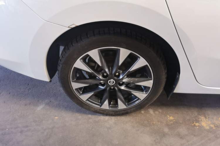 Used Nissan Lannia 2016 1.6L CVT Smart Cool Edition Exterior 5