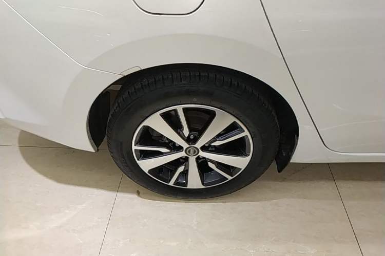 Used Nissan Lannia 2016 1.6L Manual Cool Edition Exterior 5
