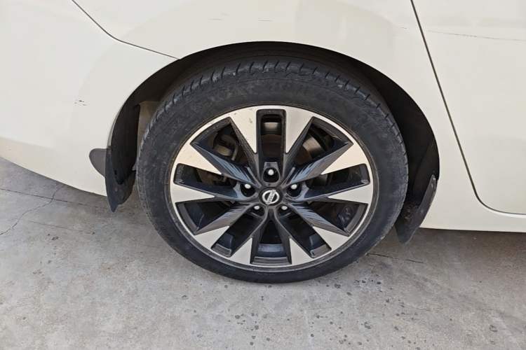 Used Nissan Lannia 2016 1.6L CVT Smart Cool Edition Exterior 5