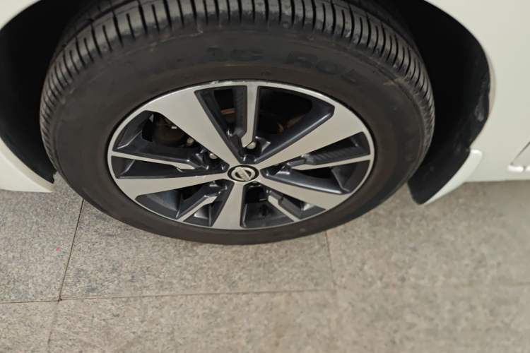 Used Nissan Lannia 2016 1.6L Manual Cool Edition Exterior 7
