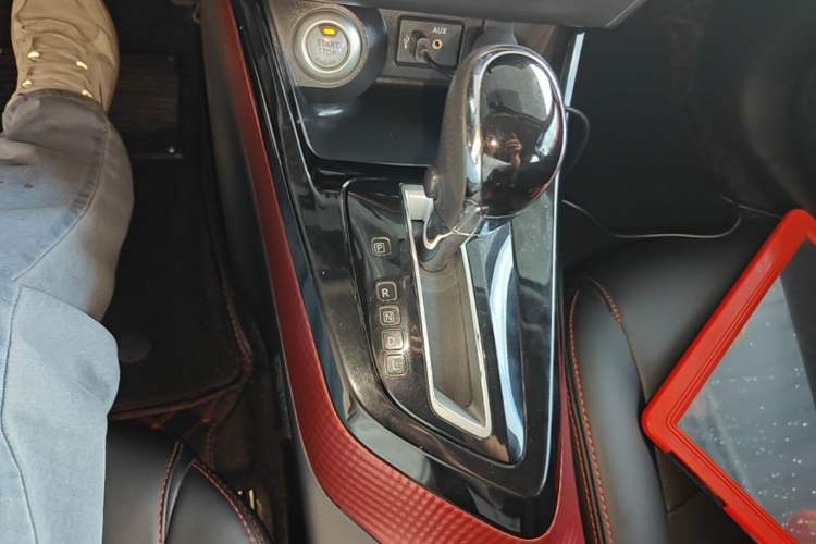 Used Nissan Lannia 2016 1.6L CVT Smart Cool Edition Gear Lever