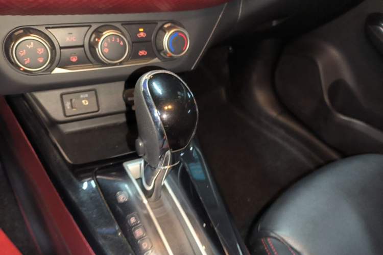 Used Nissan Lannia 2016 1.6L CVT Cool Edition Gear Lever