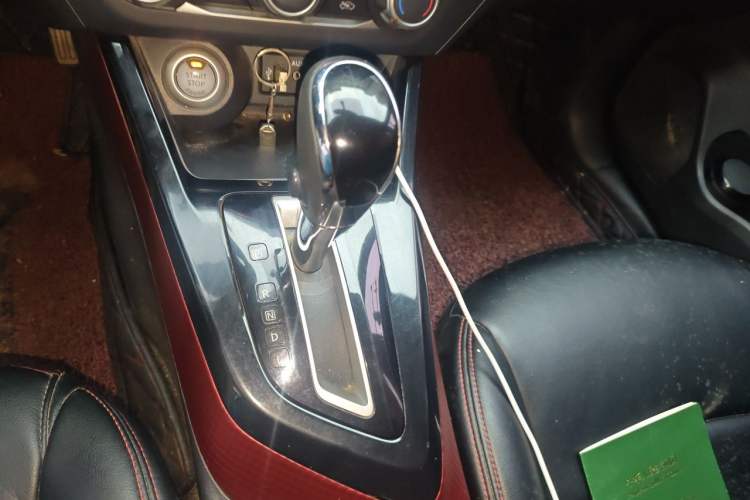 Used Nissan Lannia 2016 1.6L CVT Smart Cool Edition Gear Lever