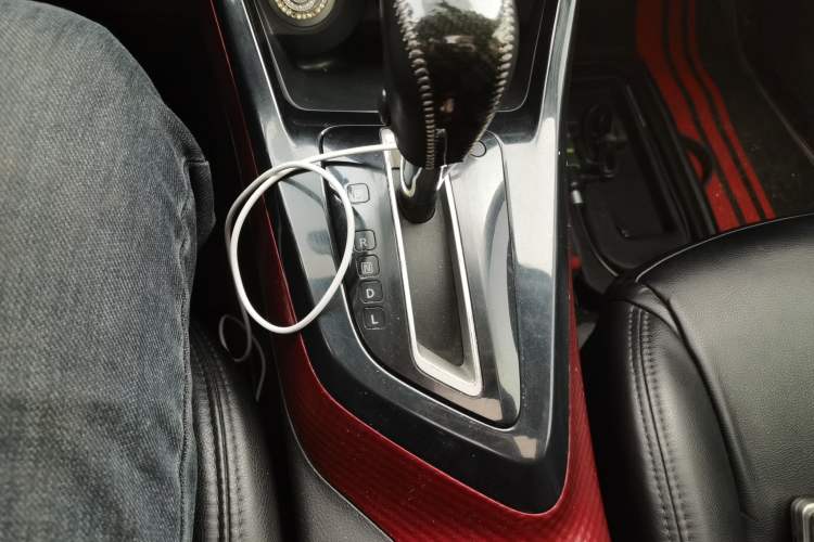 Used Nissan Lannia 2016 1.6L CVT Smart Cool Edition Gear Lever