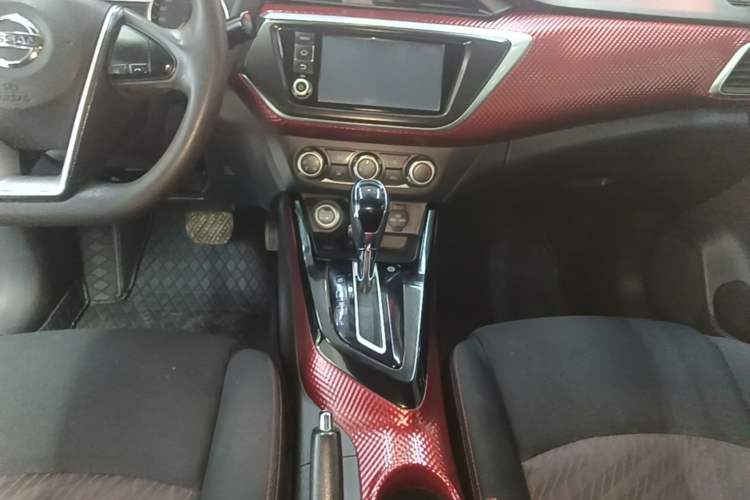 Used Nissan Lannia 2016 1.6L CVT Smart Cool Edition Gear Lever