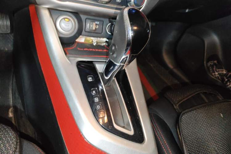 Used Nissan Lannia 2016 1.6L CVT Smart Edition Gear Lever
