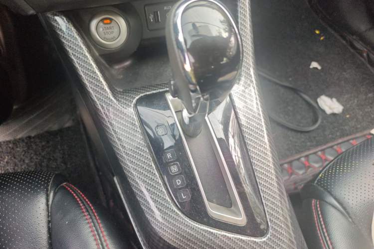 Used Nissan Lannia 2016 1.6L CVT Smart Cool Edition Gear Lever
