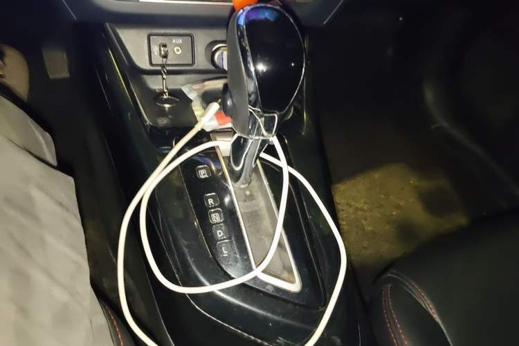 Used Nissan Lannia 2016 1.6L CVT Cool Edition Gear Lever