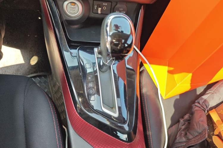 Used Nissan Lannia 2016 1.6L CVT Smart Cool Edition Gear Lever